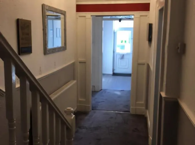 Myroomz Seaview Hotel