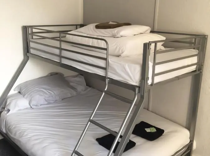 Myroomz Seaview Hotel